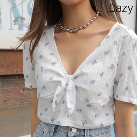 Dazy Floral Deep V Knot Front Crop Top - Picture 2 of 6